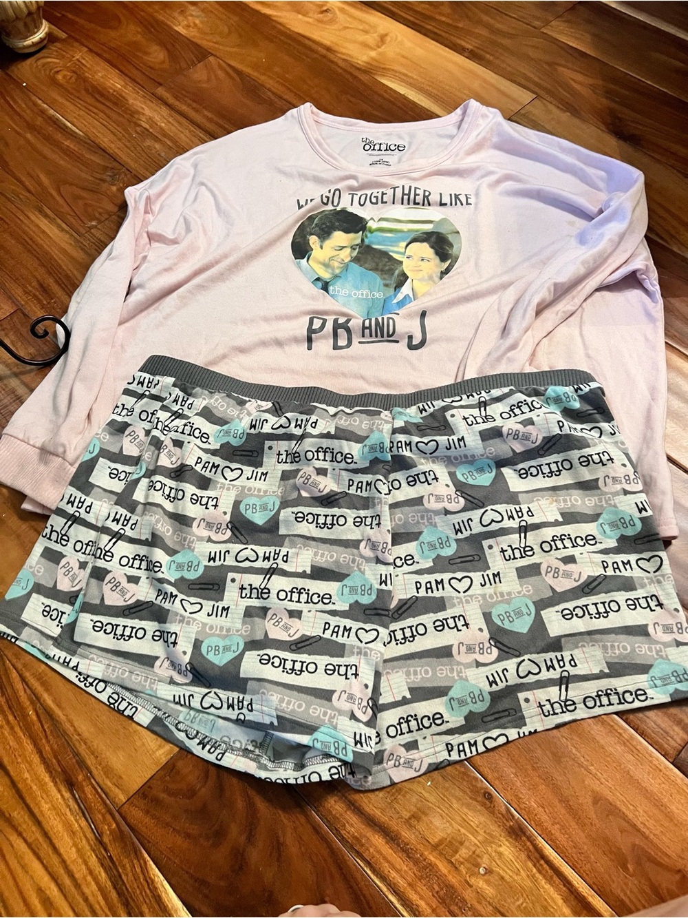 Women’s the office Jim & pam pajama shorts set. Size 2xl
